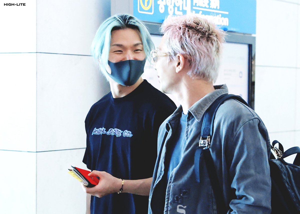 High__Lite's tweet photo. 260918 

무슨 얘기를 하길래 이렇게 즐거운걸까😚

#대성 #DAESUNG #빅뱅 #TAEYANG #태양

@d_lable @Realtaeyang https://t.co/isWqQFRCan