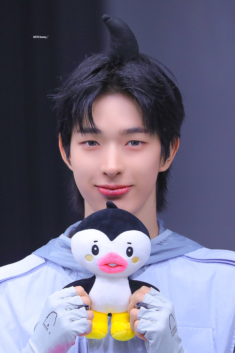 moyammy0119's tweet photo. 260919 HQ 자기랑똑같이생긴인형보면무슨생각들까
#NEXZ #TOMOYA #토모야 https://t.co/0XoiqGHHdS