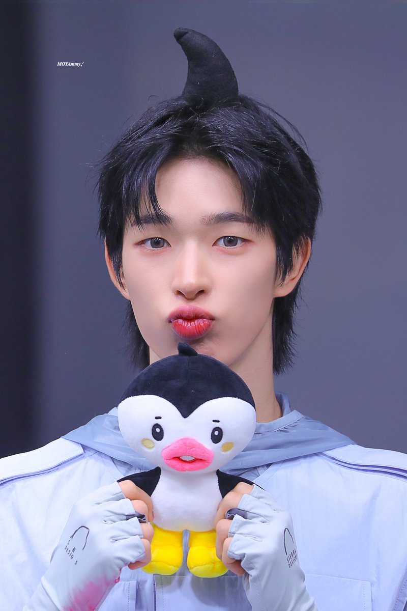 moyammy0119's tweet photo. 260919 HQ 자기랑똑같이생긴인형보면무슨생각들까
#NEXZ #TOMOYA #토모야 https://t.co/0XoiqGHHdS