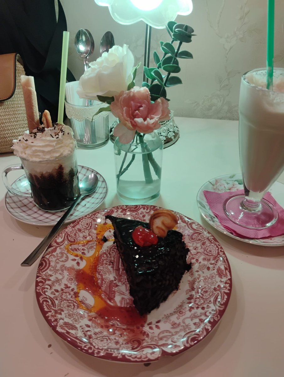 LUISA33254666's tweet photo. 🤤😍☕🍰😂😂😂 https://t.co/P899ZQTEPn