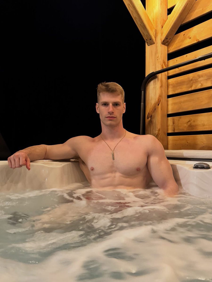 Patrickleblanct's tweet photo. Relaxing lately 😇✅ https://t.co/aStD0QxbMz