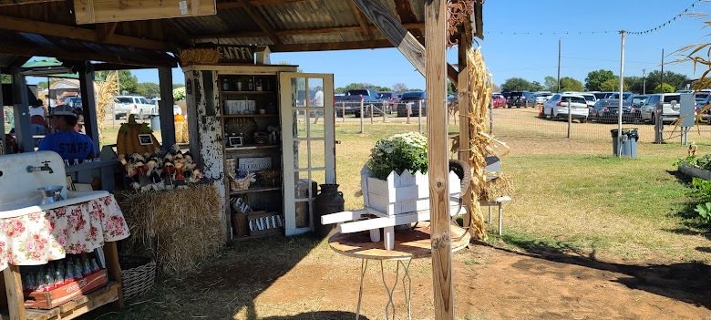 tx_hector967's tweet photo. Hall’s Pumpkin Farm and Corn Maze Grapevine Texas https://t.co/bUBFmmZ2My