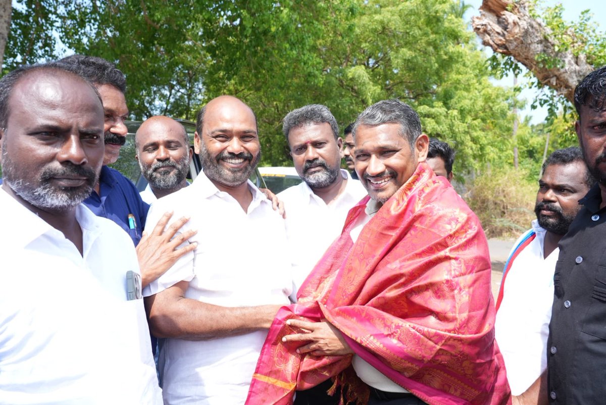 OffVanniArasu's tweet photo. தூத்துக்குடி மாவட்டம், திருச்செந்தூர் வட்டம், ஆறுமுகமங்கலம் கிராமத்தில் உள்ள குளக்கரையில், மதர் டிரஸ்ட் எனும் அமைப்பு சார்பில் இன்று (03.10.26) நடைபெற்ற பனை விதை நடும் நிகழ்வில், மாண்புமிகு சமூக நீதித்துறை அமைச்சர் திரு. வன்னி அரசு அவர்கள் பங்கேற்று, பனை விதைகளை நட்டார்.

@VanniTamizhVCK 

#VanniArasu
#SocialJustice
#TamilNadu