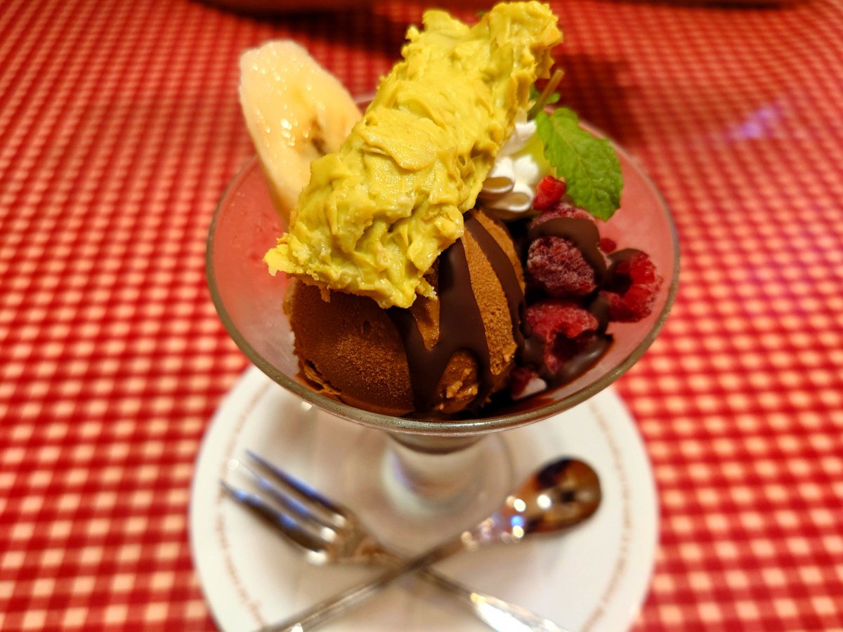 10toki14astrum's tweet photo. 夜ご飯に食べたオムライス〜(* ॑꒳ ॑*  )
結構ボリュームあった！
ウマウマ(⁠☆⁠▽⁠☆⁠)
デザートも意外にみっちりしていた〜、ピスタチオのアイス美味しい😄 https://t.co/F8kbyUApHl