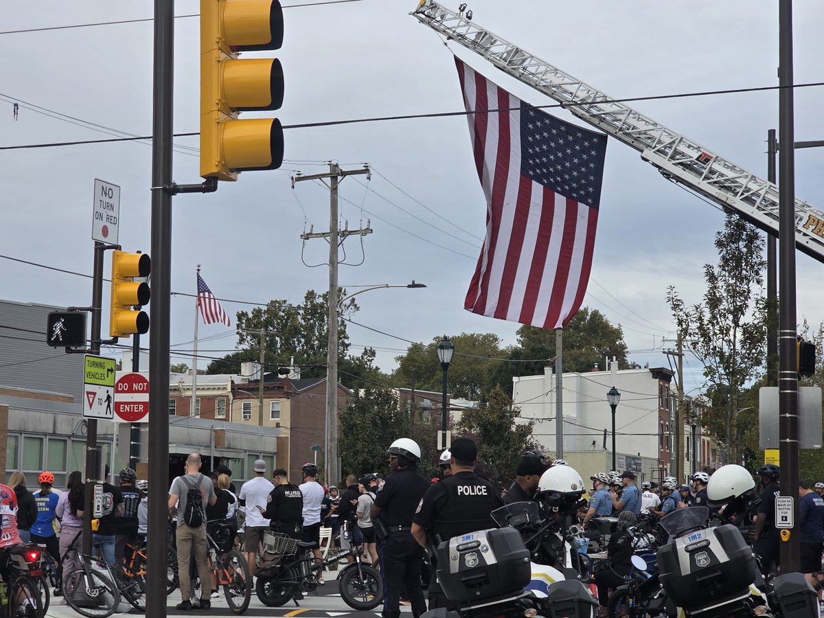 PPD01Dist's tweet photo. What an honor its to be able to participate in the Annual Project Blue light ride for Police Suicide Awareness. No officer should have to fight this battle alone. Thankyou to the many officers from different jurisdictions in the tri state area that came to support and ride. https://t.co/LVHcYTrAW4