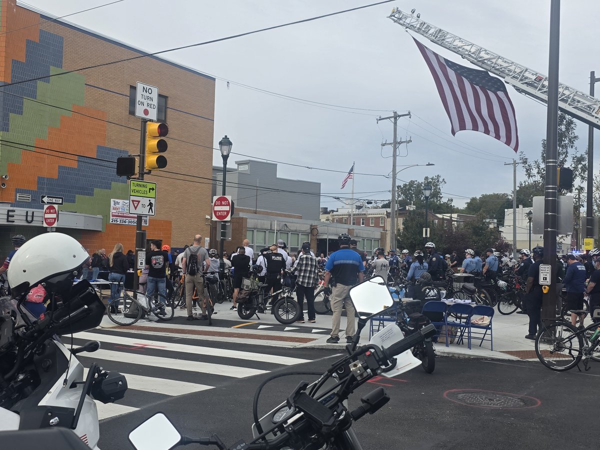 PPD01Dist's tweet photo. What an honor its to be able to participate in the Annual Project Blue light ride for Police Suicide Awareness. No officer should have to fight this battle alone. Thankyou to the many officers from different jurisdictions in the tri state area that came to support and ride. https://t.co/LVHcYTrAW4