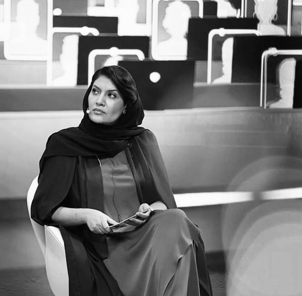 ljlj_op's tweet photo. أنا قدوتي سمو الاميره ريما بنت بندر 🖤🖤✨
#٢٠٣٠_بلا_نقاب3 
#نطالب_بحظر_نقاب https://t.co/6BncHiReEu