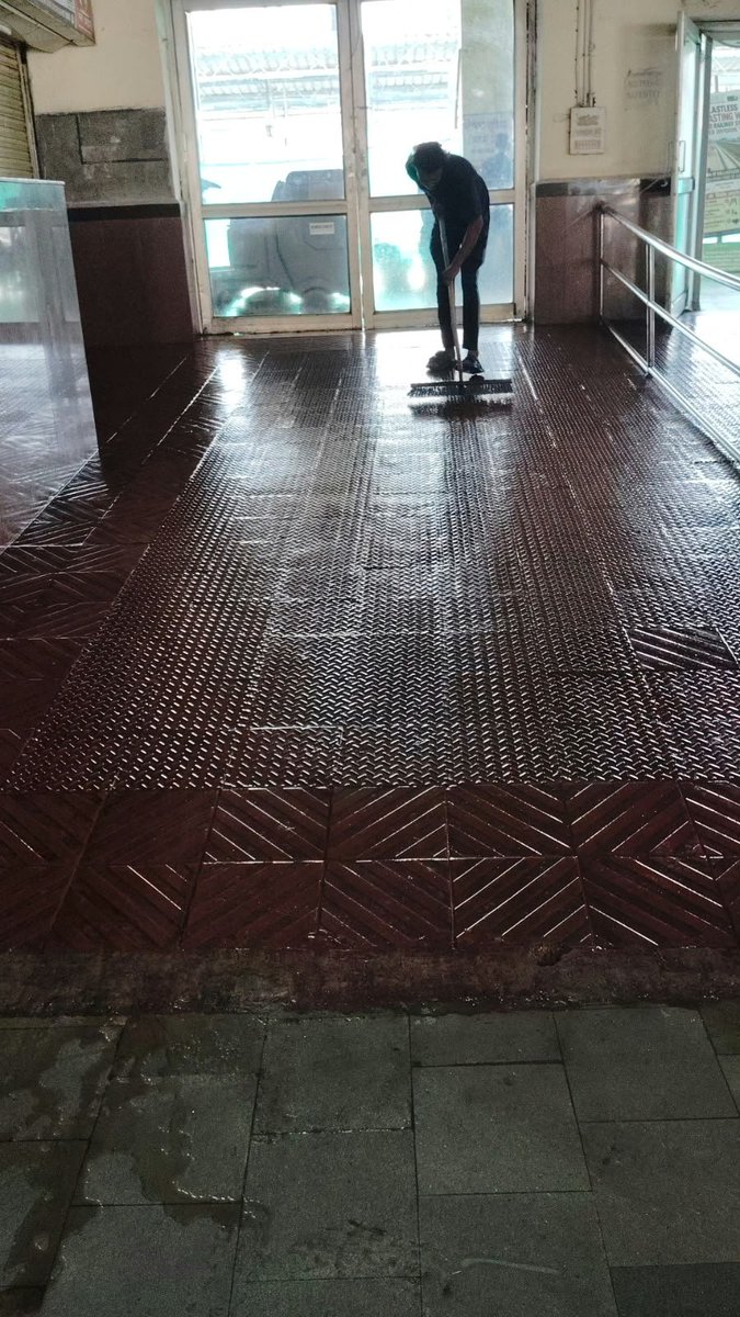 DrmAjmer's tweet photo. *Intensive mechanized deep cleaning drive at Abu road railway station.* https://t.co/jQYHmkCTdB
