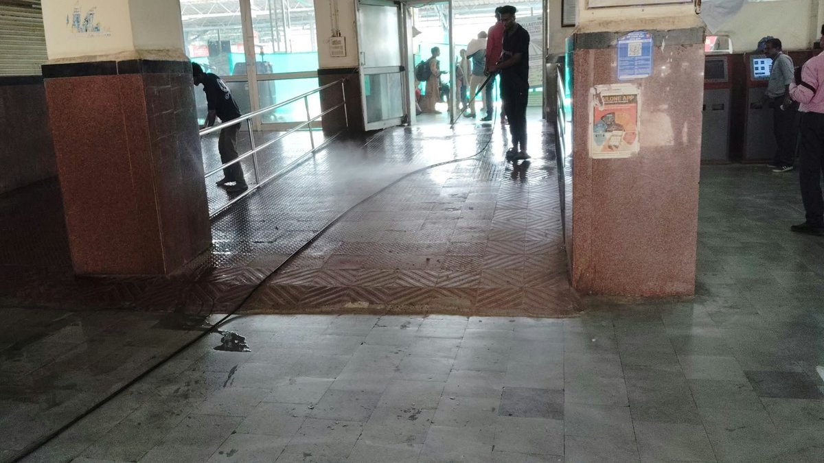 DrmAjmer's tweet photo. *Intensive mechanized deep cleaning drive at Abu road railway station.* https://t.co/jQYHmkCTdB