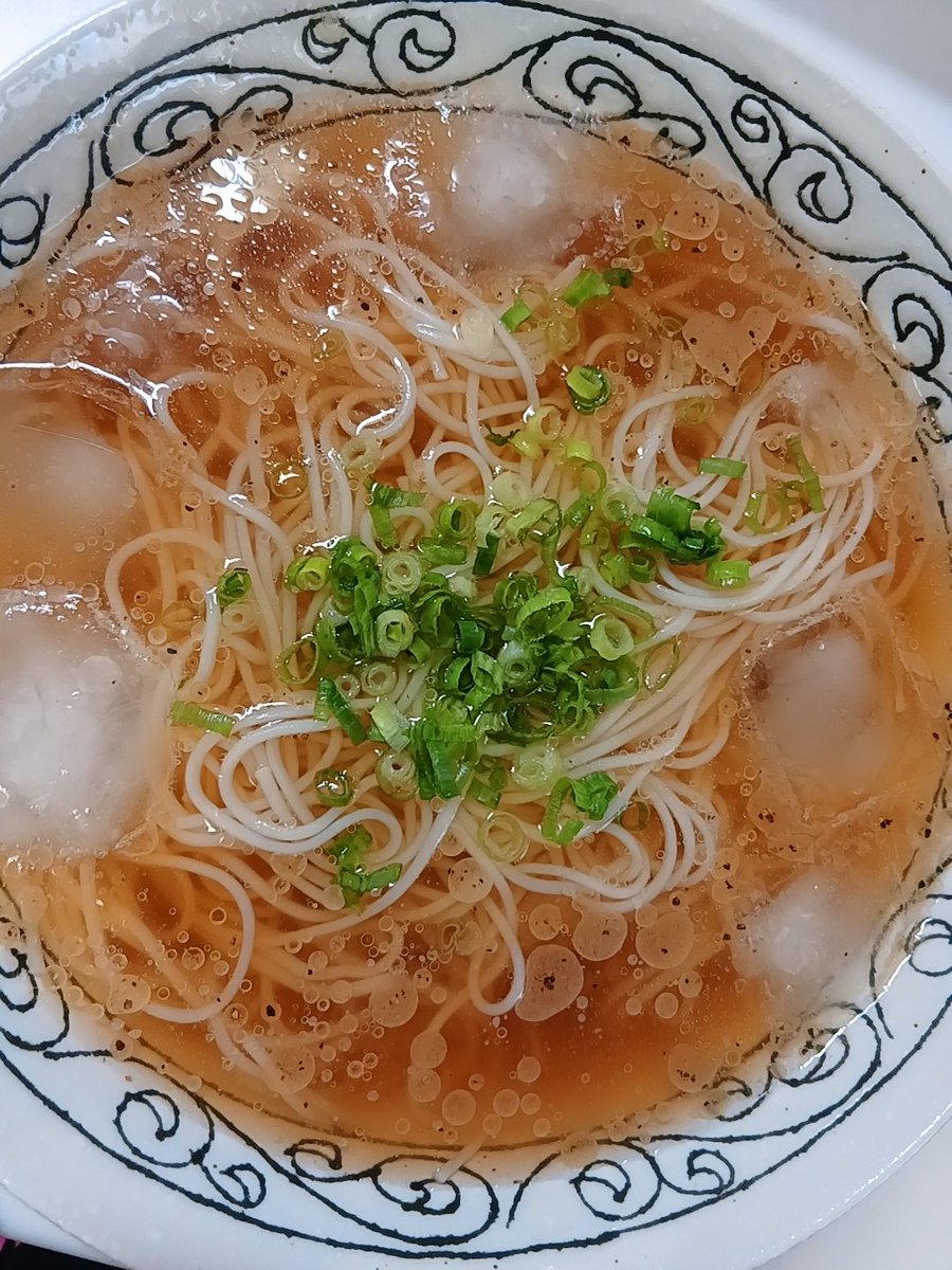 yott_chan's tweet photo. 餅、素麺、肉牛蒡、牛バラカルビ👏
野菜ないから笑
 #おうちごはん https://t.co/KaeuD0yVuZ