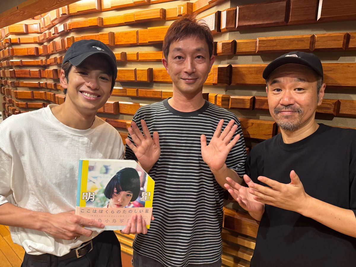 OISHIHAJIME's tweet photo. 森崎ウィンさんとお送りしてるNHK-FM「エイジアン・ミュージック・ニュー・ヴァイブズ」、次回は明日4日（日）の22時40分から。ゲストは前回に続き写真家の川島小鳥さんです。関東では別番組が放送、それ以外の地域では通常放送とのこと。らじるらじるでは「東京以外の地域」を選んでお聴きください！ https://t.co/n8lH5ckop8