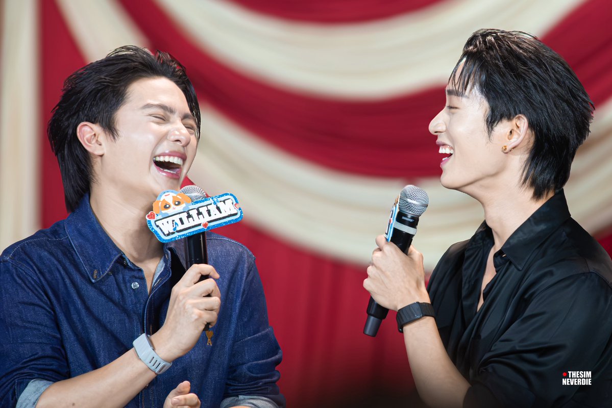 thesimneverdie's tweet photo. วันนี้วิลเลี่ยมผ่อนคลายขึ้นเยอะมาก ๆ เลย🥺 ดีใจที่เห็นวันนี้วิลเลี่ยมเป็นเด็กสดใส กล้าเล่นเหมือนเดิม กล้าพูดกล้าคุยกล้ากวน ขอบคุณน้องเอสที่เป็นเหตุผลของรอยยิ้มครั้งนี้ด้วยนะ 

เพราะเส้นโค้งที่สวยที่สุด คือรอยยิ้มของวิลเลี่ยมนะ :—) https://t.co/1f9TviiUgu