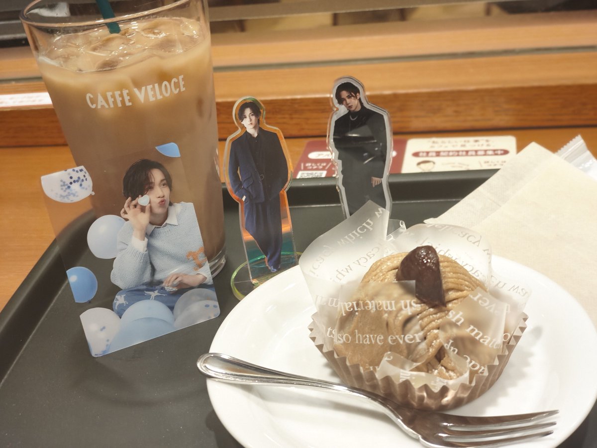 Kai_sun128's tweet photo. アクスタもちゃんと買えたし満足。

2枚目は1部の借り物の絆創膏も添えて、撮り忘れてたので家写〜。
同行者がくれて近くで見れたので良かった、感謝！ https://t.co/LJcXpHpT6I