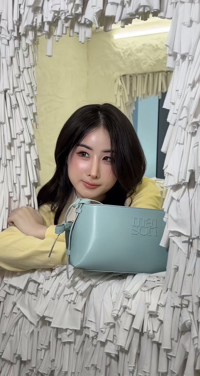 LoveisYo_u's tweet photo. ต๊ะเอ๋ คนน่ารัก 😊

#YokoApasra‌
#maisonKEEPS
#maisonKEEPSfriends https://t.co/JWsxHcYGvn