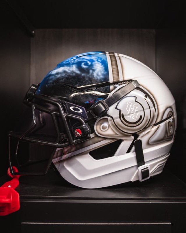 BarstoolBig12's tweet photo. Missed this last night:

Houston unveiled new Space themed helmets ahead of this morning’s game against UCF

Space City vs Space U 👀☄️ https://t.co/emPIoXr5ww