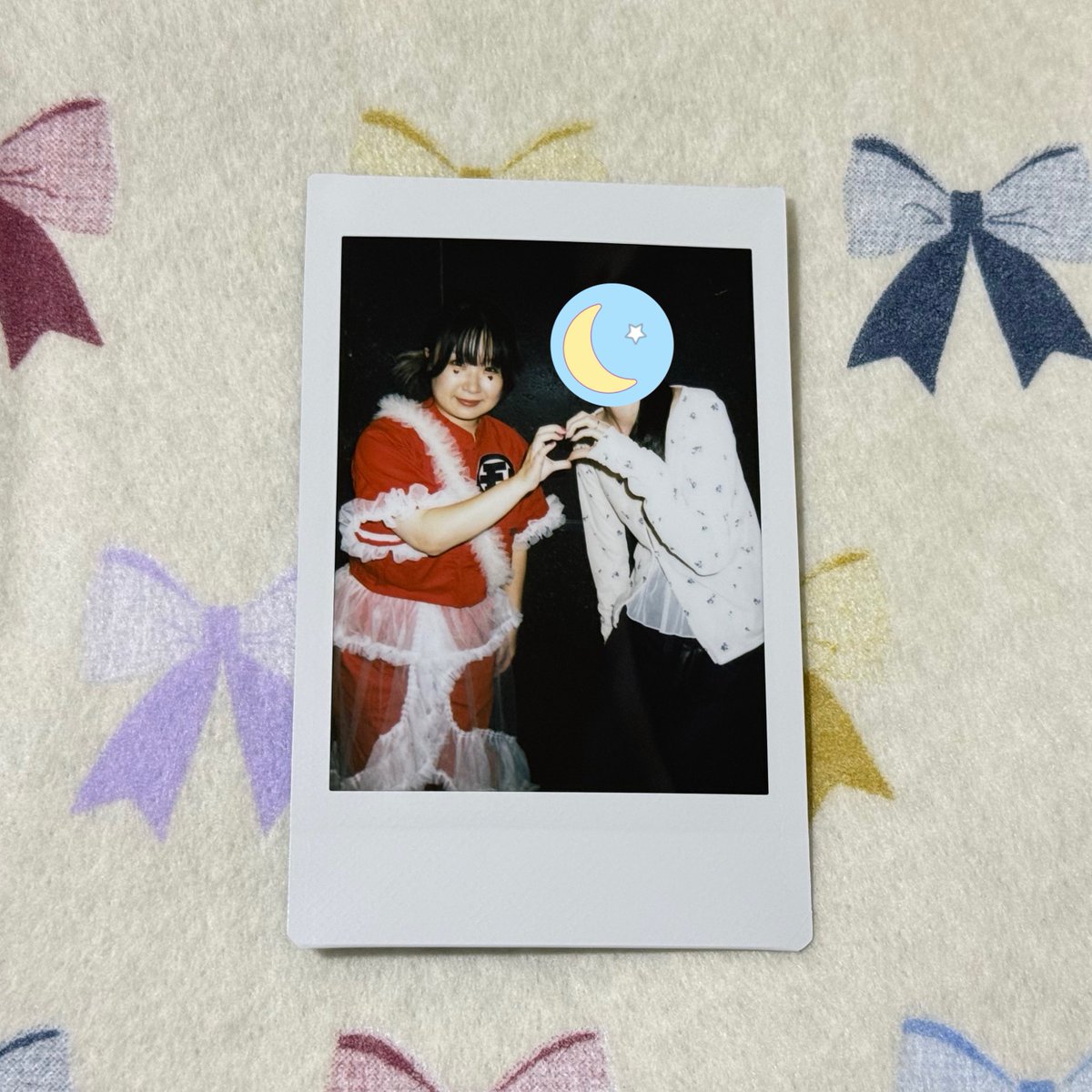 rmkn0412's tweet photo. 2018年のしゃちフェスで初めて見たゆるめるモに衝撃を受け赤の人すごい…となったところから今があると言っても過言ではないのにその時特典会に行かなかったことをかなり後悔していたので８年ぶり(８年ぶり？！)に果たせて嬉しいですとても
#ゆるめるモ
#ゆるめるモの10月3日がヤバイ https://t.co/LXMbJJK4Nu