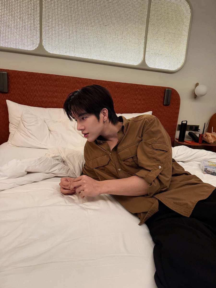 FThanatsarun's tweet photo. งั้นกานต์ก็โสด

#อีกาสมาคมEP3 
#thecrowclubep3
#frankthanatsaran https://t.co/ieVkOv3BzV
