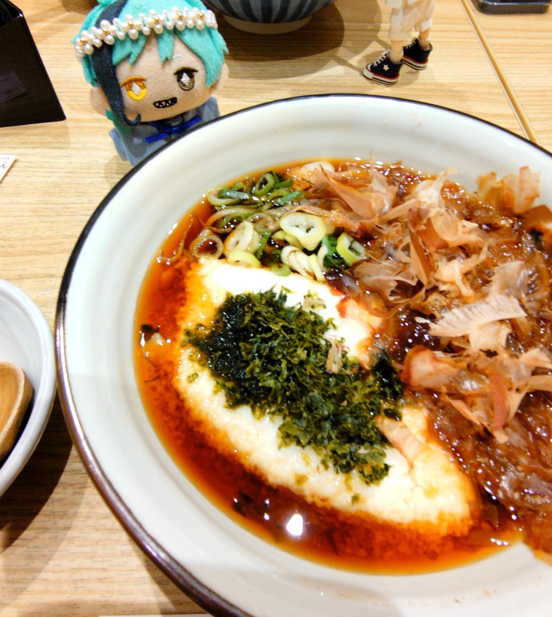 sia_shrimp's tweet photo. 〜ふょくんと いっしょ〜

2日目ご飯🥐

朝は美味しいあんぱん屋さんのパンをいただき、こえびは友達とライブ鑑賞会🥳

そして、きしめんと初対面のふょくん🤭
こえび家のお出汁よりも濃いめだったね。
文化の違いを感じました。

#twstぬい撮り部 https://t.co/SCErKyUQnh