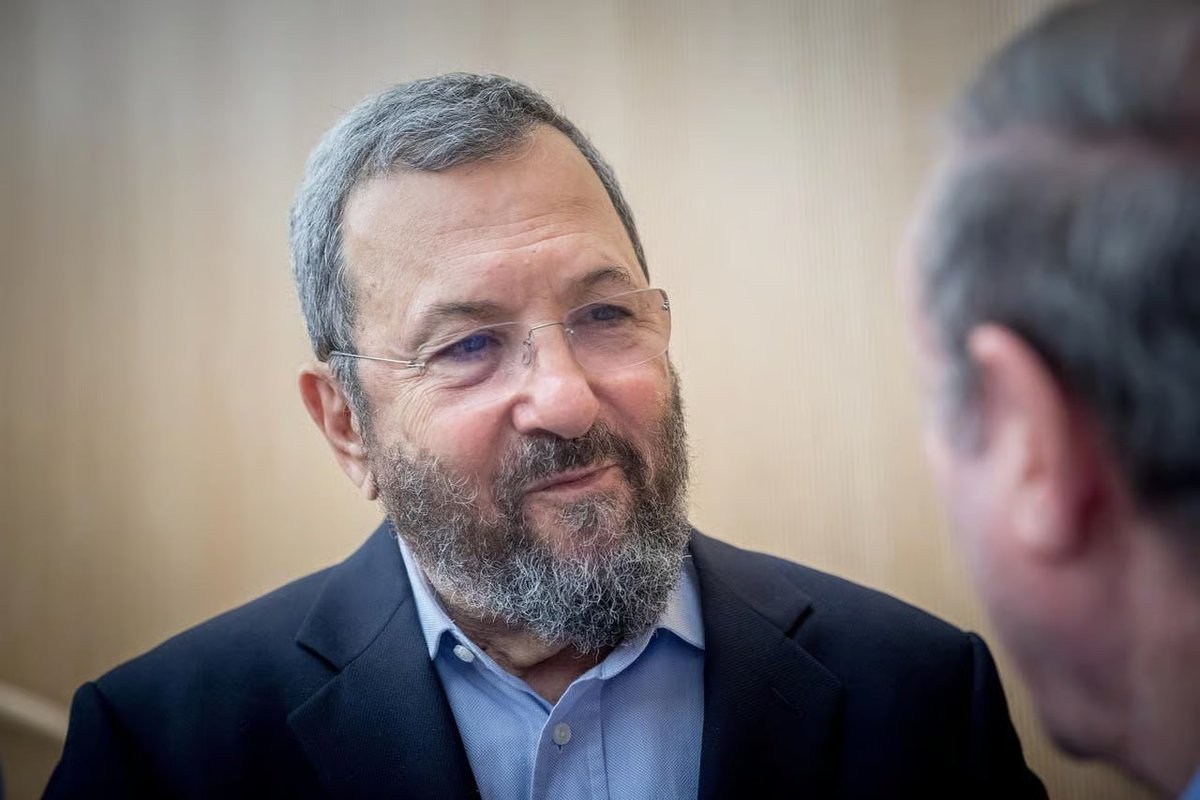 ATurk27's tweet photo. Eski İsrail Başbakanı Ehud Barak:

Netanyahu 27 Ekim seçimlerini erteleyebilecek bir savaşın zeminini hazırlıyor.

Katil İsrail https://t.co/otmTDqowSn