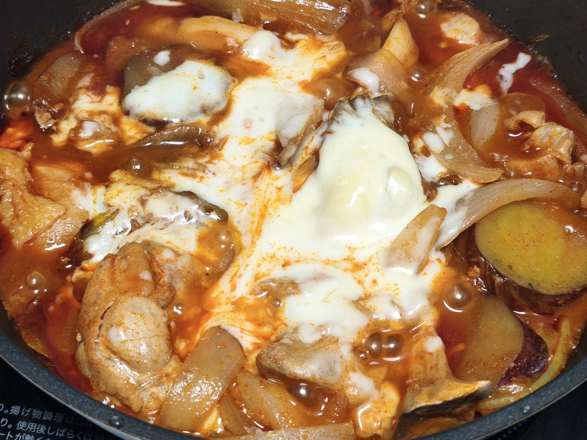 nerigarashi_01's tweet photo. 晩ご飯はチーズタッカルビ🐔🥬🍠🧅🍄🌶🧄🫚🍲😋✨

シメはポックンパでした〜！(Ҩ´ω`Ҩ)ŧ‹"ŧ‹" https://t.co/MleK9fipuR