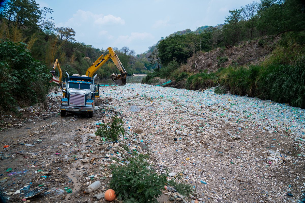BoyanSlat's tweet photo. Pretty wild times at our Guatemala projects.
In just two weeks, we extracted 593 (!) truckloads of trash that would otherwise have flowed into the Caribbean. https://t.co/A0BobZTBKC