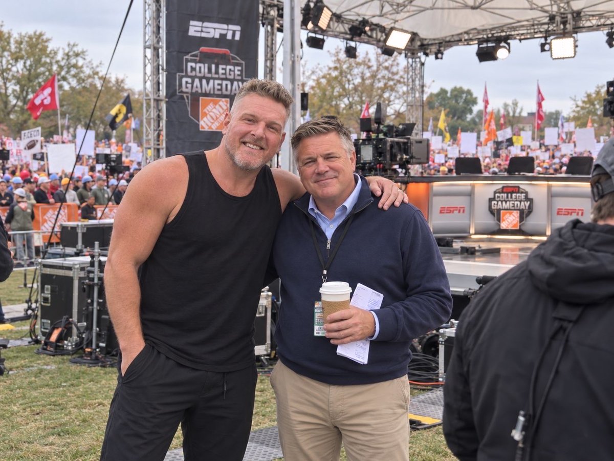 JackFletcherNFL's tweet photo. Always good catching up with this guy. Hell of a morning in Iowa City. Big football weekend ahead!

@PatMcAfeeShow 🏈

#CollegeGameDay #CFB #NCAAF https://t.co/Nsk9CY9jyY