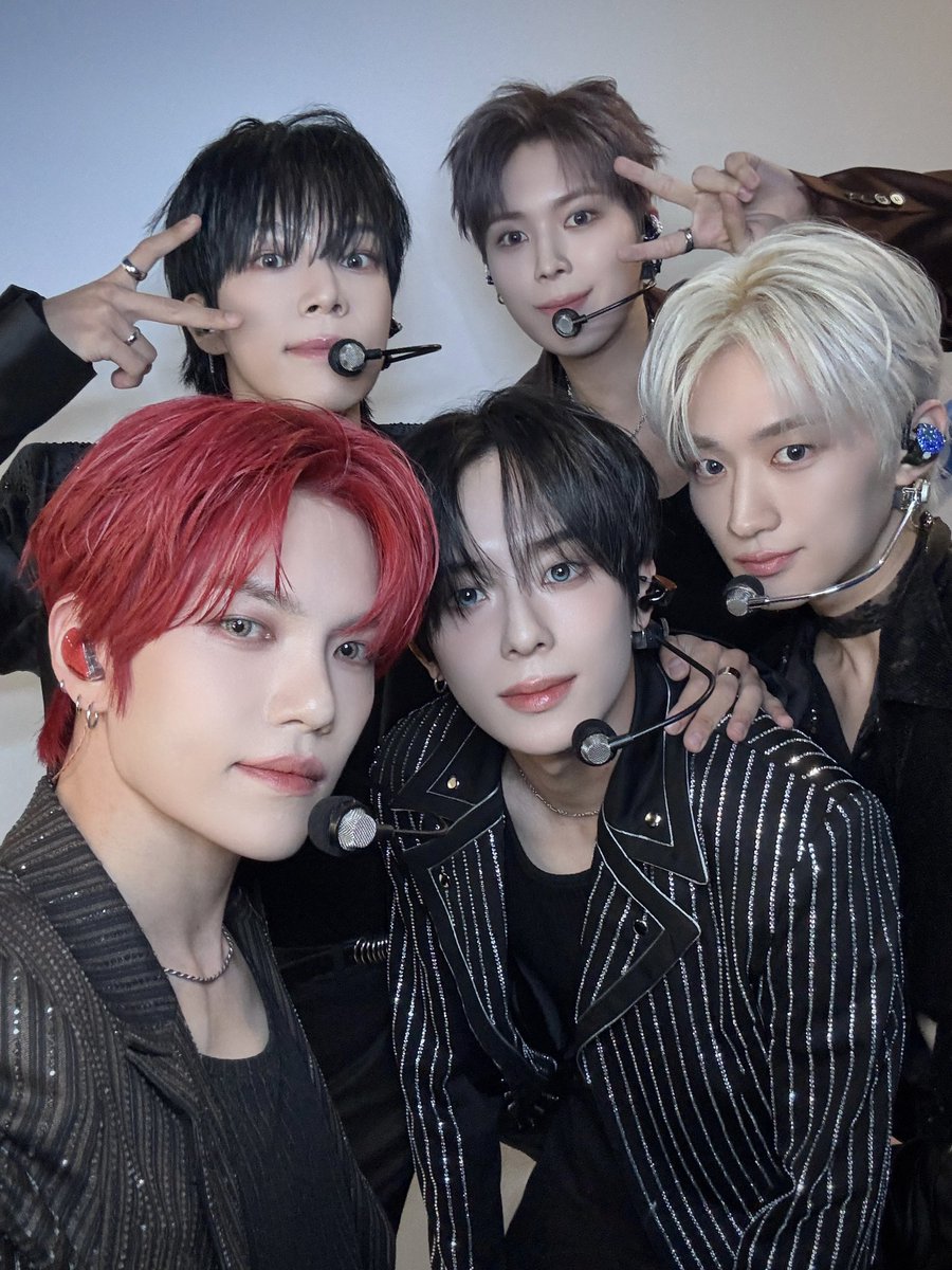the_verivery's tweet photo. [📸]
2026.10.03
#GM5KTV

함께라서 더 오래 기억될 오늘
베리베리도 베러였으니까,💜

#베리베리 #VERIVERY #VRVR
#VERIVERY_CONCERT
#GiveMeFiveKeepThatVibe https://t.co/SLC4wg3TJf