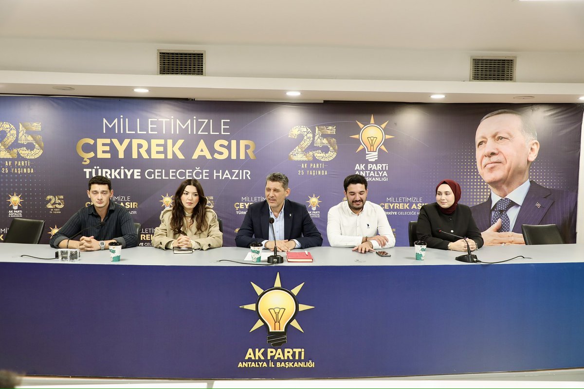 alicetin_07's tweet photo. ÜNİAK Başkanlığımızın toplantısına, İl Gençlik Kolları Başkanımız Niyazi Alkan ile birlikte katıldık.

Gençlerimizin çalışmalarını, hedeflerini ve teşkilatımızın üniversitelerdeki faaliyetlerini değerlendirdik.

ÜNİAK teşkilatımıza ve Başkanımız Semiha Esen’e çalışmalarında başarılar diliyorum. Gençlerimizin enerjisi ve gayretiyle daha nice güzel çalışmalara birlikte imza atacağız. 

@antalyauniak