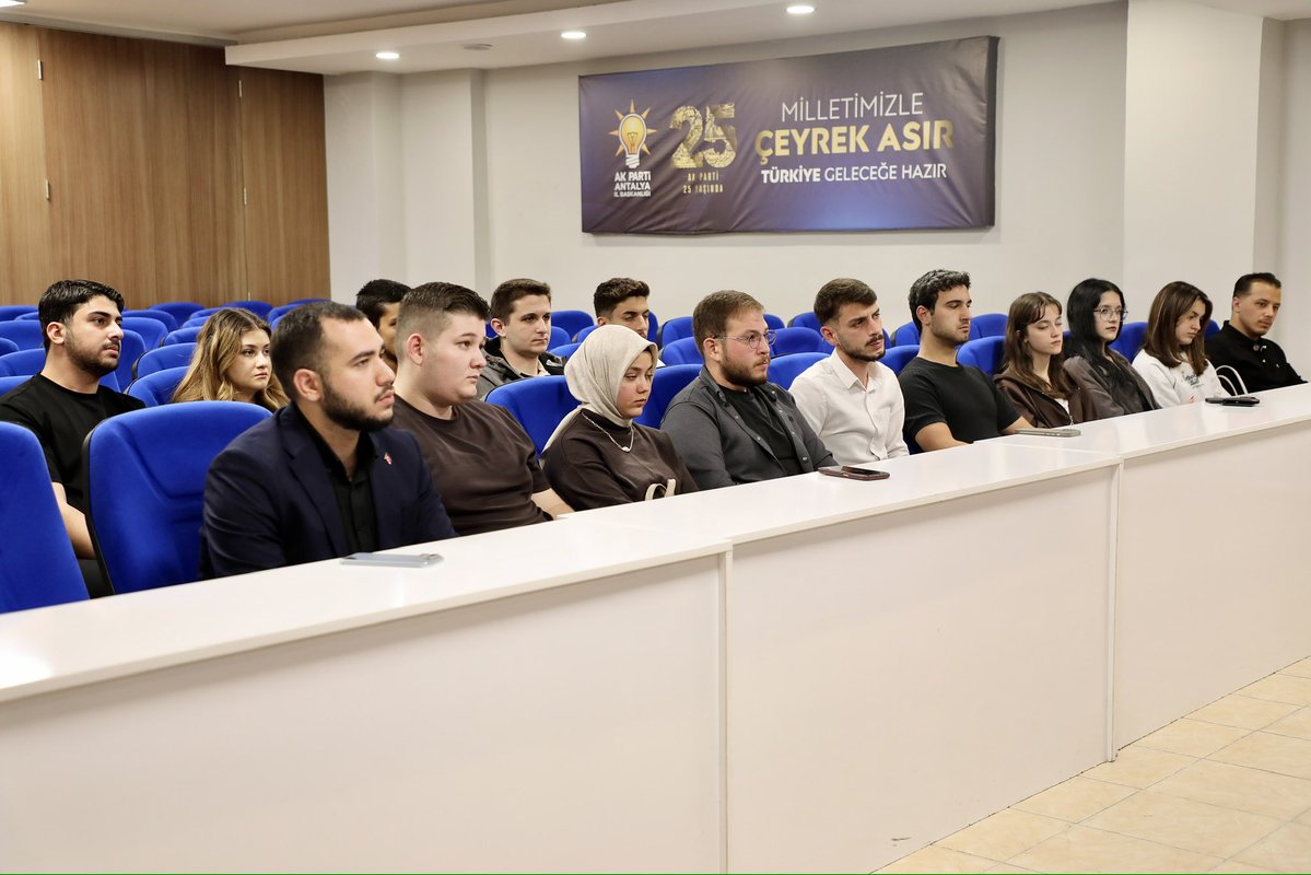 alicetin_07's tweet photo. ÜNİAK Başkanlığımızın toplantısına, İl Gençlik Kolları Başkanımız Niyazi Alkan ile birlikte katıldık.

Gençlerimizin çalışmalarını, hedeflerini ve teşkilatımızın üniversitelerdeki faaliyetlerini değerlendirdik.

ÜNİAK teşkilatımıza ve Başkanımız Semiha Esen’e çalışmalarında başarılar diliyorum. Gençlerimizin enerjisi ve gayretiyle daha nice güzel çalışmalara birlikte imza atacağız. 

@antalyauniak