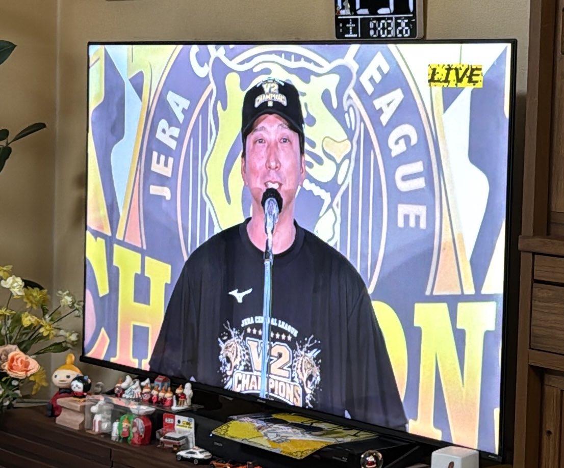 oozorastep's tweet photo. コーチの皆さんが
高知の皆さんに聞こえた。
いよいよビールかけですね。 https://t.co/VITppMcVVR