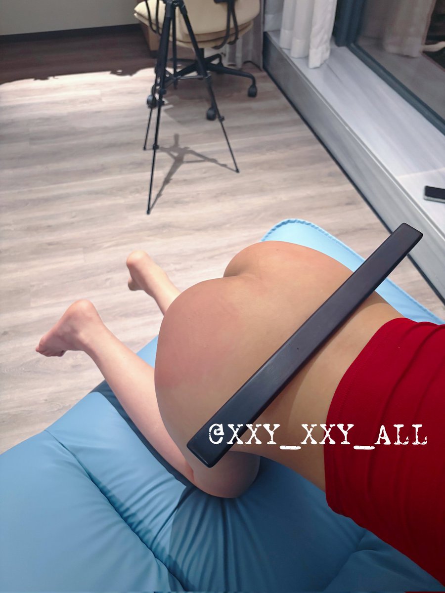XXY_XXY_All's tweet photo. P图一点都不累
我能一口气P7张！

（哥哥偷拍的这张显得我pp好圆好喜欢🥹）

🍑:七七@XXY_XXY_ALL
👏:阗野@honnln1

#sp #小圈 #男主 #女贝 #spank #spanking #打屁股  #csj https://t.co/tSTyKNOxBP