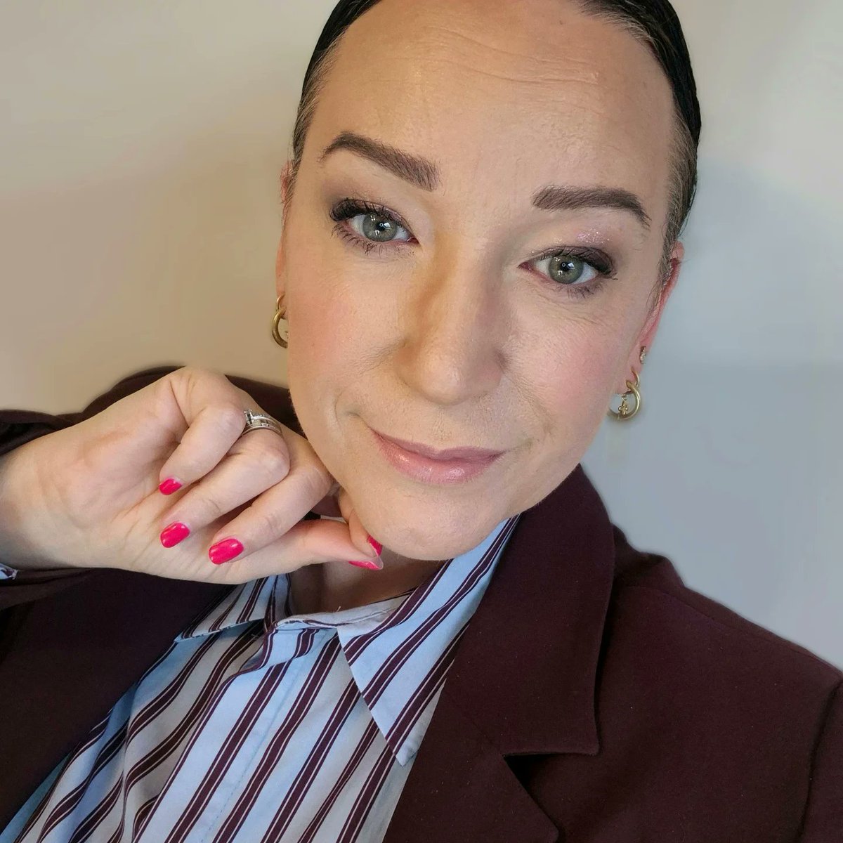 Bullet_heat's tweet photo. FACE 
Invisible UV Flawless Poreless Primer SPF 50 - Charlotte Tilbury 
Changing Foundation SPF 30 - Meroda Cosmetics 
Skin Radiant Concealer 2 Fair - Charlotte Tilbury 
Loose Mineral Foundation 2. 5 - Cent Pur Cent 
Buttermelt Bronzer 03 Deserve https://t.co/ws3Y9Hy10Y