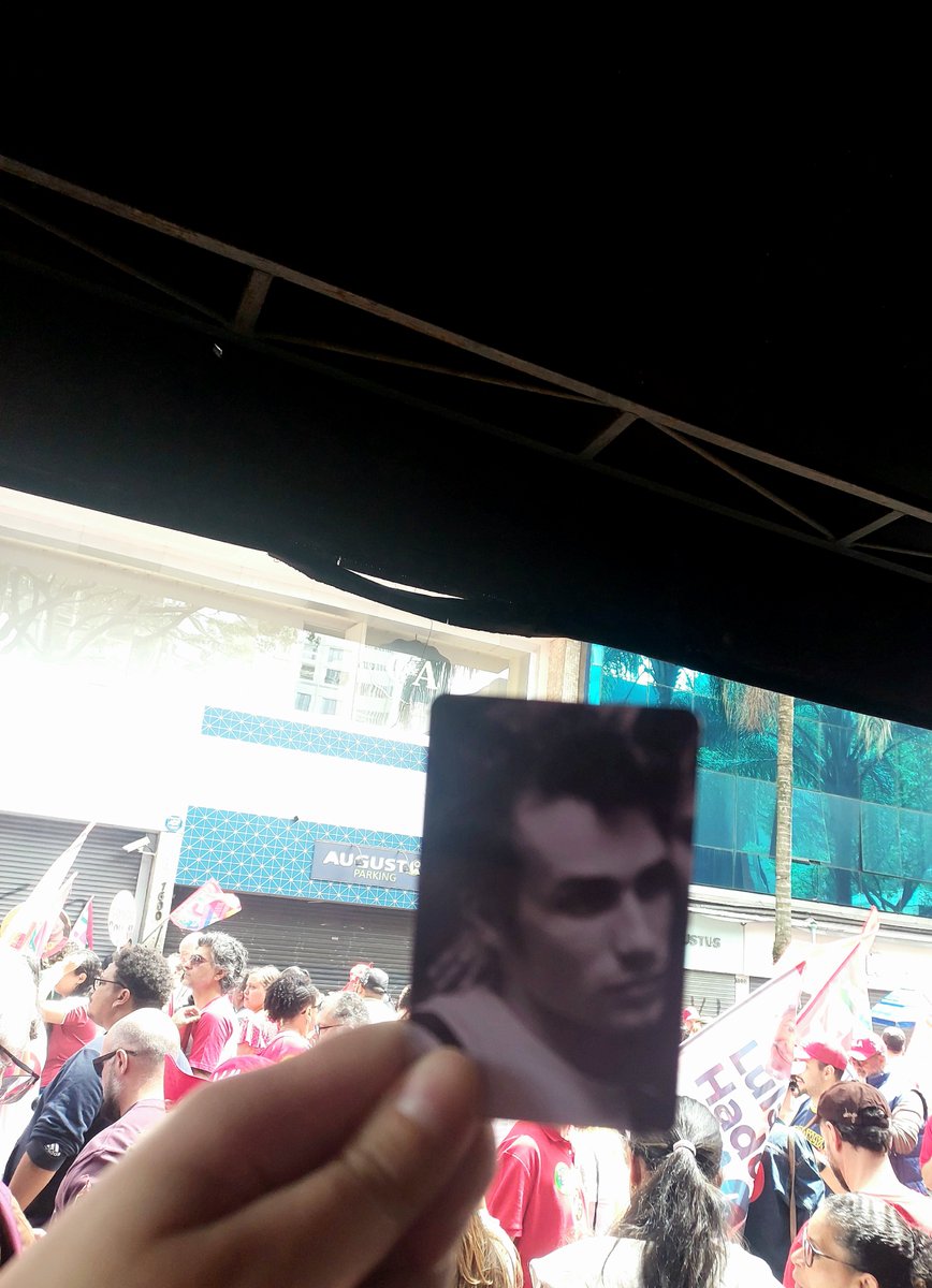 jeffibuckley's tweet photo. levei o jeff buckley para ver o lula na paulista https://t.co/1LDSbeXm54