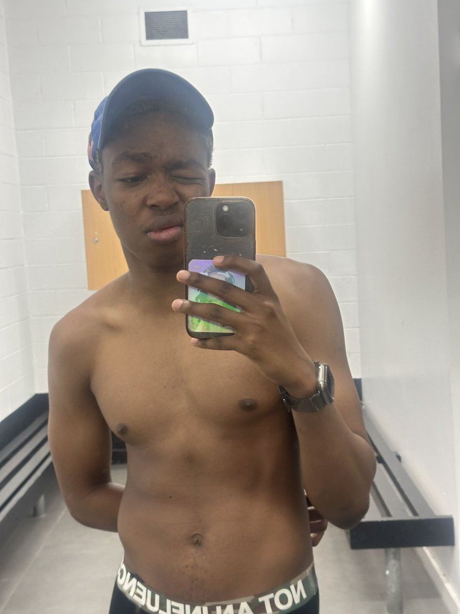 Psychologichoe's tweet photo. Slowly putting down the fork lmfao https://t.co/6Oc8wN2qcC