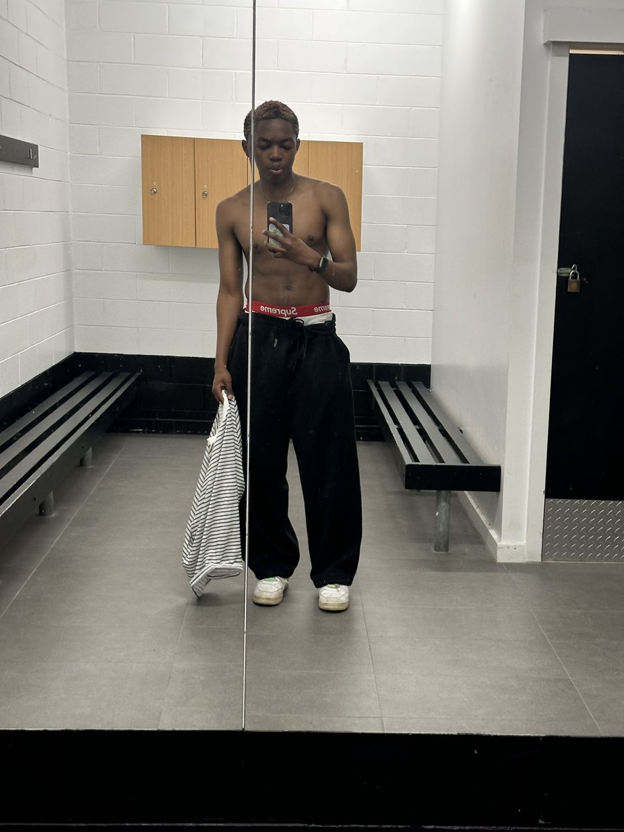 Psychologichoe's tweet photo. Slowly putting down the fork lmfao https://t.co/6Oc8wN2qcC