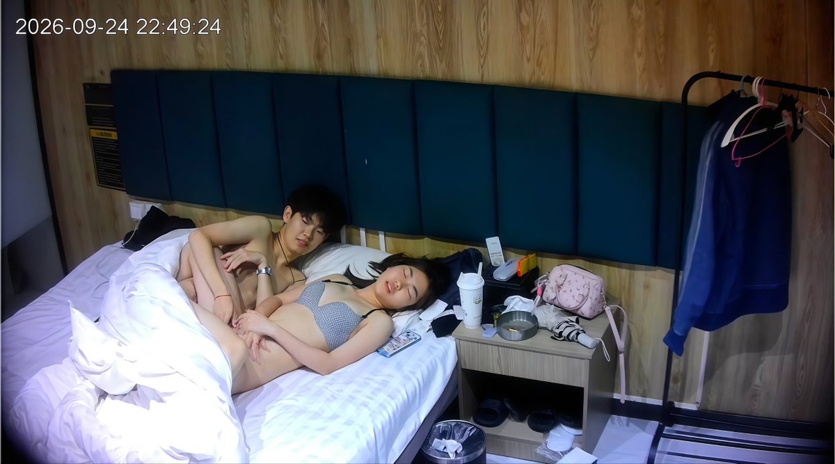 shevtsovamrr's tweet photo. 大学城附近酒店看着就是个爽，大学生情侣做爱那叫一个爽，女孩又白又嫩，嫩的能掐出水，小穴自然不用说，粉嫩蜜穴那叫一个粉一个嫩奶子像脱了壳的水煮鸡蛋，整个身子百里透红，小伙子鸡巴又大又粗，战斗力报表，小姑娘被操的淫水泛滥，干完嫩穴又红又肿，真是太嫩了！

置顶看完整版..太爽了兄弟们冲呀 https://t.co/iHgCthQX0j