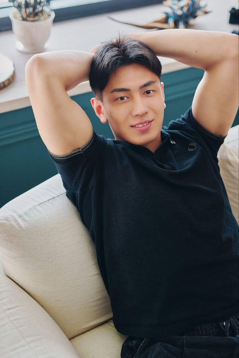 machop_gym5's tweet photo. 【話題】HUWEI（フーウェイ）
Netflix『ボーイフレンド2』に出演

▫️184cm ▫️柔道90kg級 ▫️タイ代表 ▫️博士課程で研究中 ▫️現在アジア大会に出場

恋リアに出てる人が 実はガチの代表選手なの強すぎる https://t.co/z1LGB3Y5YP