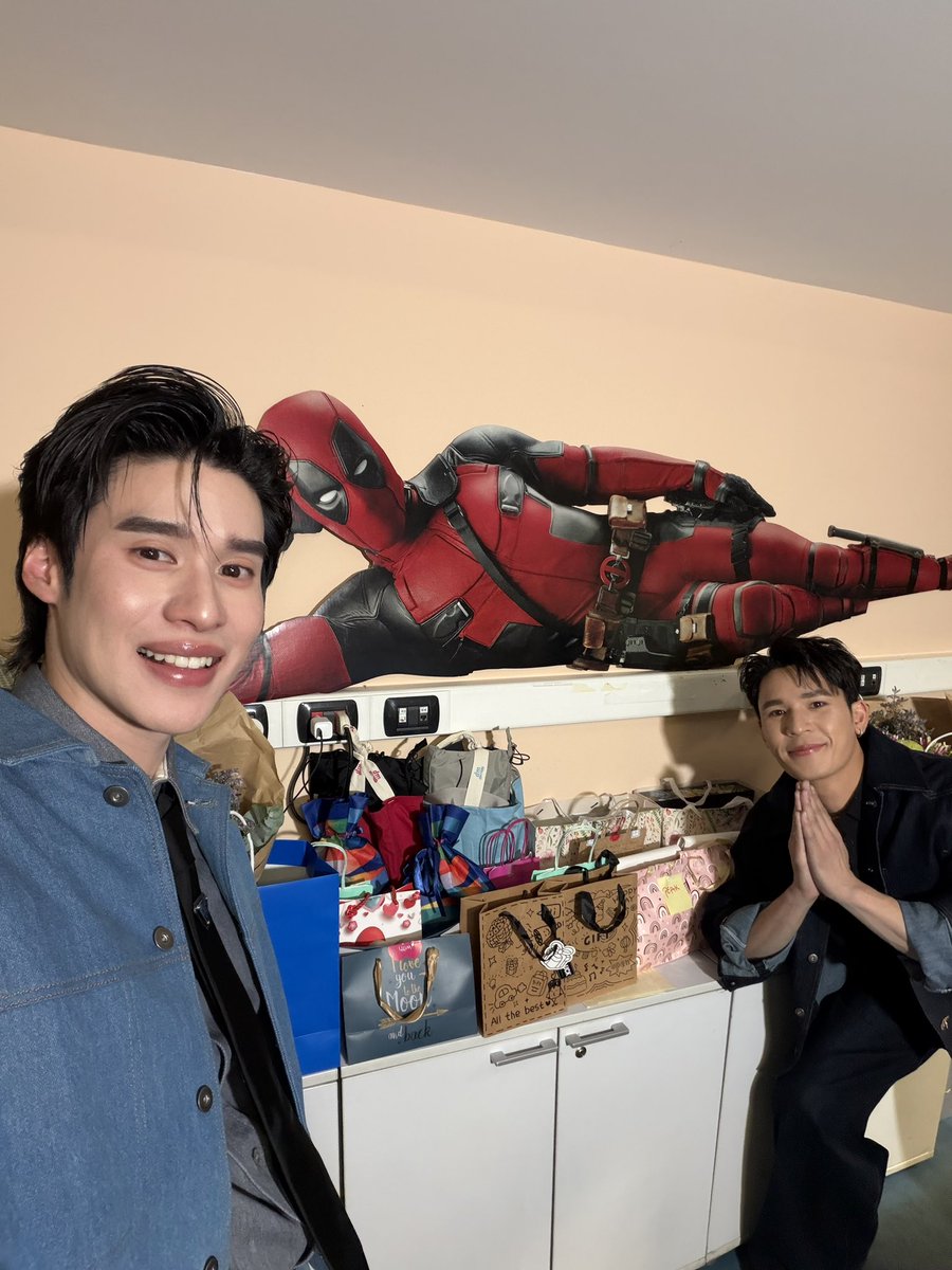 peakpeemapol's tweet photo. Ciao!!! We’ve really had a great time here in Milan especially our fan meeting. Thank you all the fans for this amazing moment we shared and hope you have a lot of fun today. Also, I thank you for your presence and all gifts. I appreciate it so much. Stay happy and healthy PeoPle! 💙

ขอบคุณแฟนๆทุกคนที่เดินทางมาหาพวกเรานะครับ จากหลายประเทศเลย วันนี้สนุกมาก มีความสุขมากเลย หวังว่าจะได้เจอกันอีกนะครับ และแฟนๆทางบ้าน ขอบคุณสำหรับแรงใจและแรงเชียร์อันเหลือล้นด้วยนะครับ

Until we meet again ☺️

PEARLPEAK FANMEET IN MILAN 

#PearlPeakFM_Milan