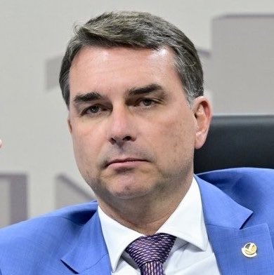 poponze's tweet photo. Lula lidera com 47,8% dos votos válidos contra 42,1% de Flávio Bolsonaro, aponta nova pesquisa CNT/MDA. https://t.co/m0P4Kj2ips