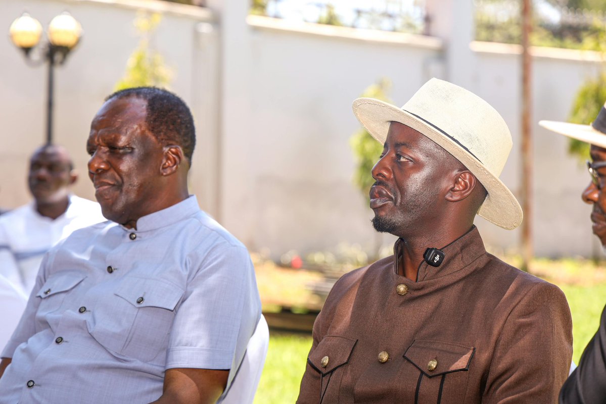 Railajunior's tweet photo. Mwezi wa Baba.

Spent the day with our JoKawuor elders at Mheshimiwa Oparanya's home in Mambole. @DrOparanya Baba walikuwa zaidi ya marafiki, walikuwa family. Baba alikuwa na room yake ya kulala hapa anytime he visited Kakamega. Luo and Luhya unity is a must. 

#Csoparanta #Railajunior #luhyaluounity