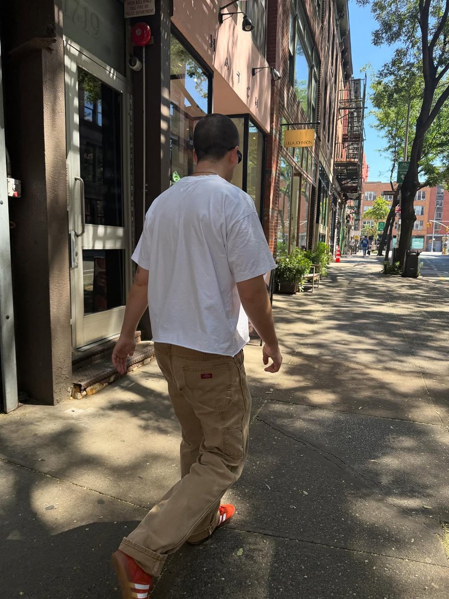 lukeyarchive's tweet photo. #LukeNewton in NY last year for HOMQ https://t.co/XniozH6Qty