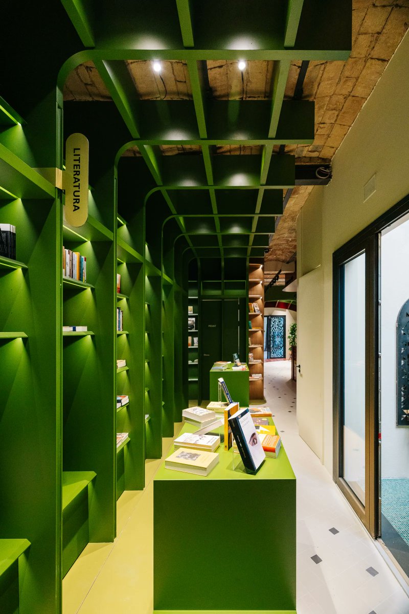 interiorsuckerr's tweet photo. Barcelona’s only Palestinian bookshop, designed by Palestinian-Spanish architect Malek Murad https://t.co/BFhv3FNF2A