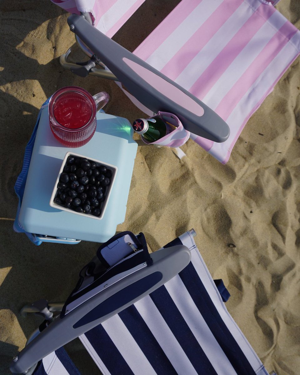 OstrichChairs's tweet photo. Low to the ground. Matching stripes. Comfort all day. The Deluxe Backpacker. 🏖️ https://t.co/esakZ0Axn9