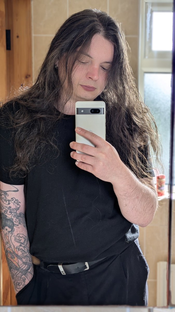 LongHairPaleElf's tweet photo. Капець я товстий. Треба почати контролювати скіко їм https://t.co/vrxgI2Ddfv