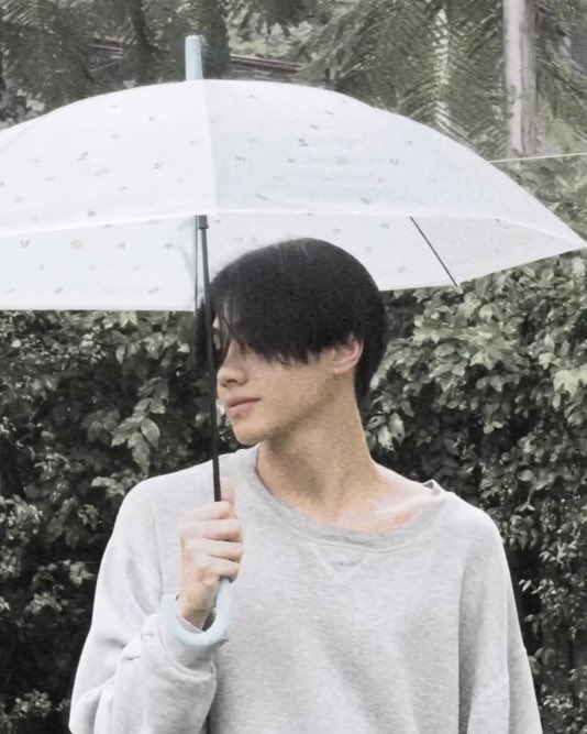 marwishmel's tweet photo. เมื่อไหร่จะมีคนกางร่มให้นะ ? ♡ https://t.co/qKA1ifjd0i