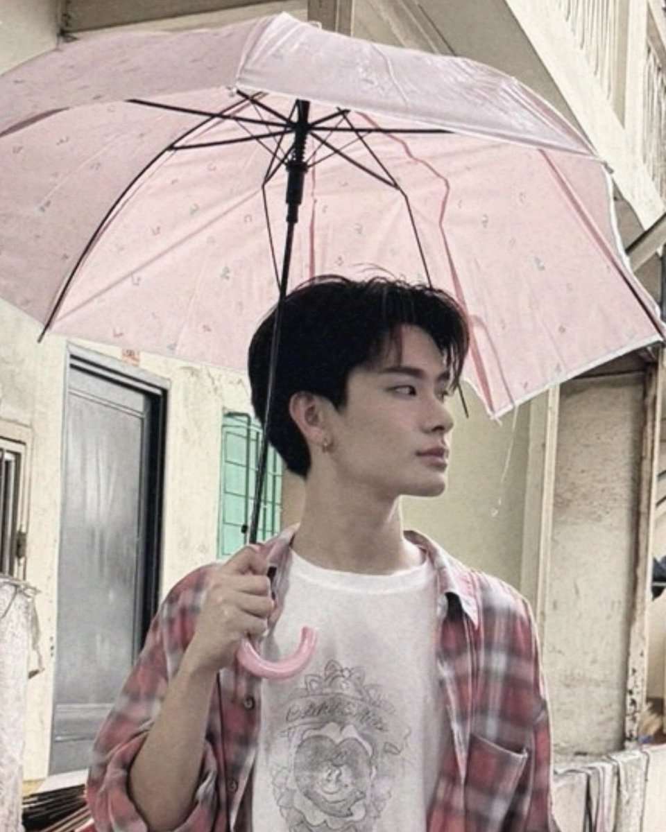marwishmel's tweet photo. เมื่อไหร่จะมีคนกางร่มให้นะ ? ♡ https://t.co/qKA1ifjd0i