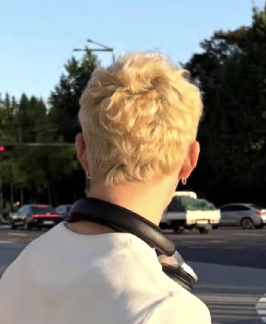 NXT2BANG's tweet photo. im so endeared by the back of his head https://t.co/soMfEAtTxL
