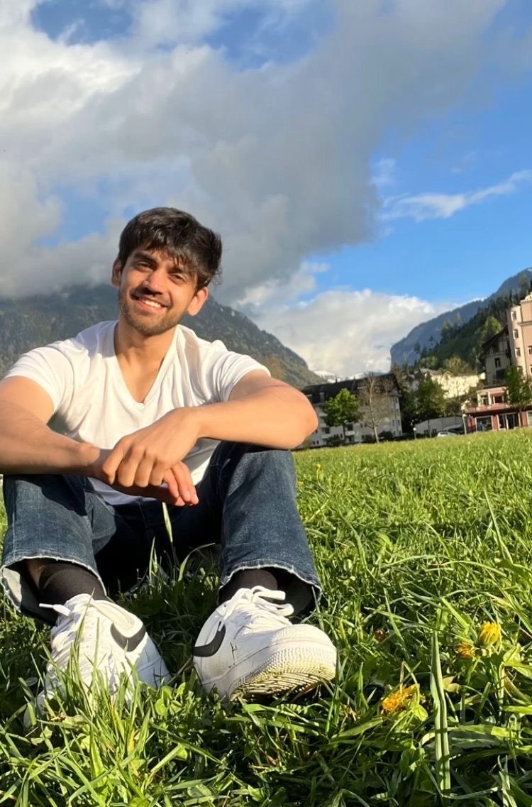 KhabriBossLady's tweet photo. Meet #AvinashMishra the winner of #KhatronKeKhiladi15 , yes Avinash won #KKK15 https://t.co/OBqAaurzvs