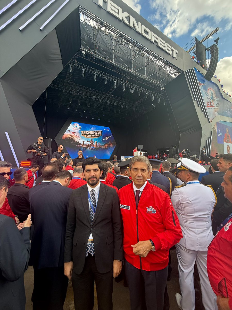 mustafademir's tweet photo. 📍 Şanlıurfa

Cumhurbaşkanımız Sayın @RTErdogan’ın teşrifleriyle; kadim şehrimiz, Peygamberler diyarı Şanlıurfa’da #TEKNOFESTGüneydoğu’nun coşkusuna ortak olduk.

Tarihin ve hikmetin merkezinde; üreten, düşünen, gayret eden ve ülkesi için hayal kuran TEKNOFEST gençliğinin ufkuna şahitlik etmek son derece kıymetli. Aklını ve enerjisini projeye dönüştüren evlatlarımız, Türkiye Yüzyılı’nın yarınlarını kendi elleriyle inşa ediyor.

Evlatlarımızın gayretine omuz verecek, Türkiye Yüzyılı’nı teknolojiyle, ilimle ve inançla kurmak için var gücümüzle çalışacağız. 🇹🇷🚀

#TEKNOFESTGüneydoğu
#MilliTeknolojiHamlesi 
@teknofest 
@Selcuk