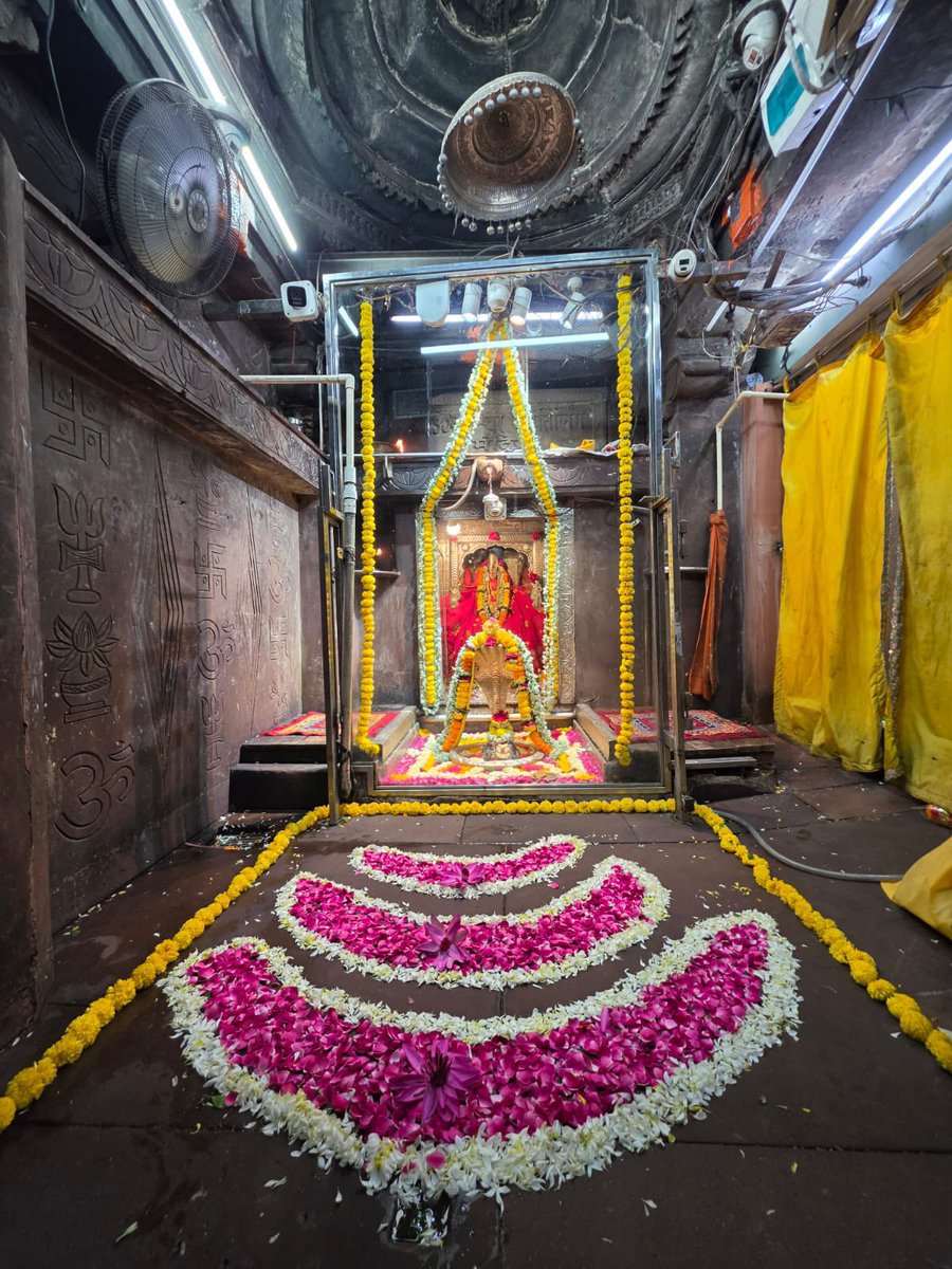 12Jyotirling's tweet photo. श्री ॐकारेश्वर ज्योतिर्लिंग संध्याकालीन आरती श्रृंगार | 03.10.2026

Shri Omkareshwar Jyotirlinga Evening Aarti Shringar | 03.10.2026 https://t.co/tiSZ8ykfWf